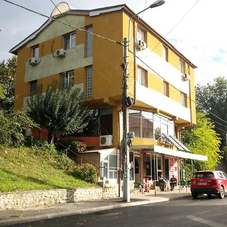 La Conu Iancu Hostel